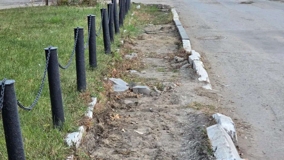 В Саратове подходы к оперному театру остаются разбитыми