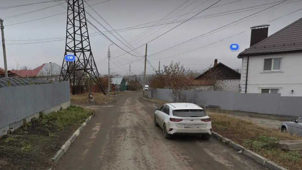В Саратове мужчина провалился в яму и попал в больницу
