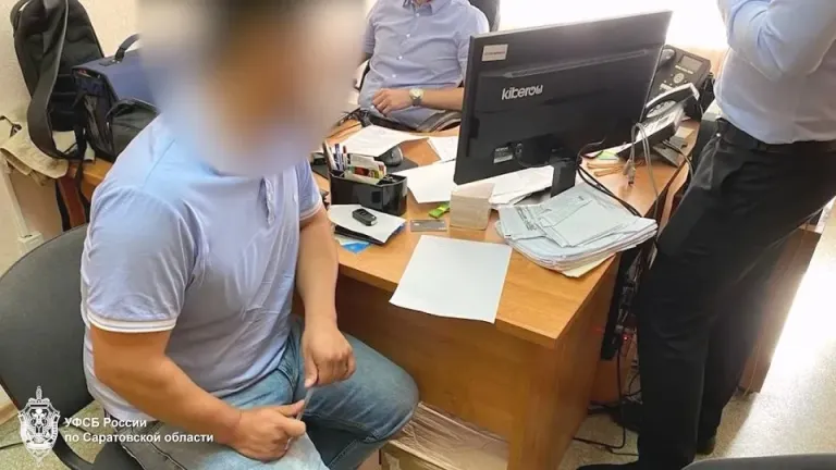 В Саратове судят экс-налоговика за торговлю служебными данными