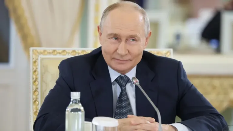 Путин присвоил звания четырём саратовцам и наградил двух медалями