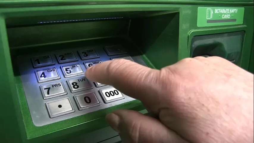 Жительница Энгельса перевела мошенникам 1,85 млн рублей
