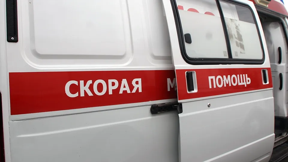 В Саратове женщина выпала из окна и попала в больницу