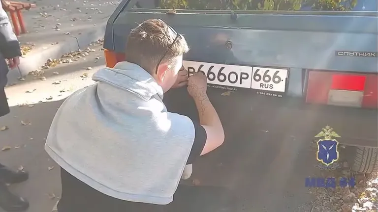 В Балакове поймали 18-летнего водителя без прав с номерами «666»