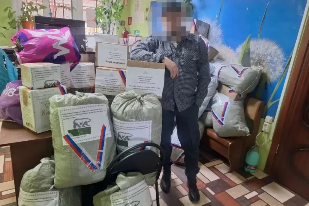 В Аткарском районе передали бойцу СВО сети и продуктовые наборы