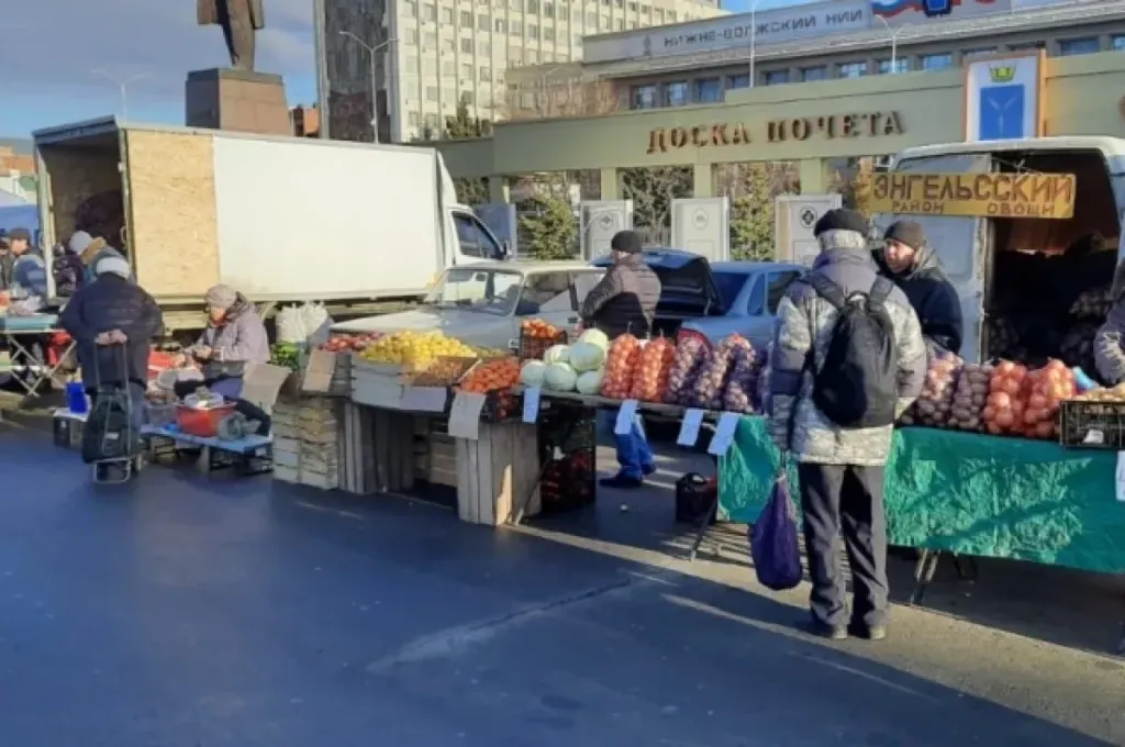 На Театральной площади Саратова открыли ежедневную ярмарку