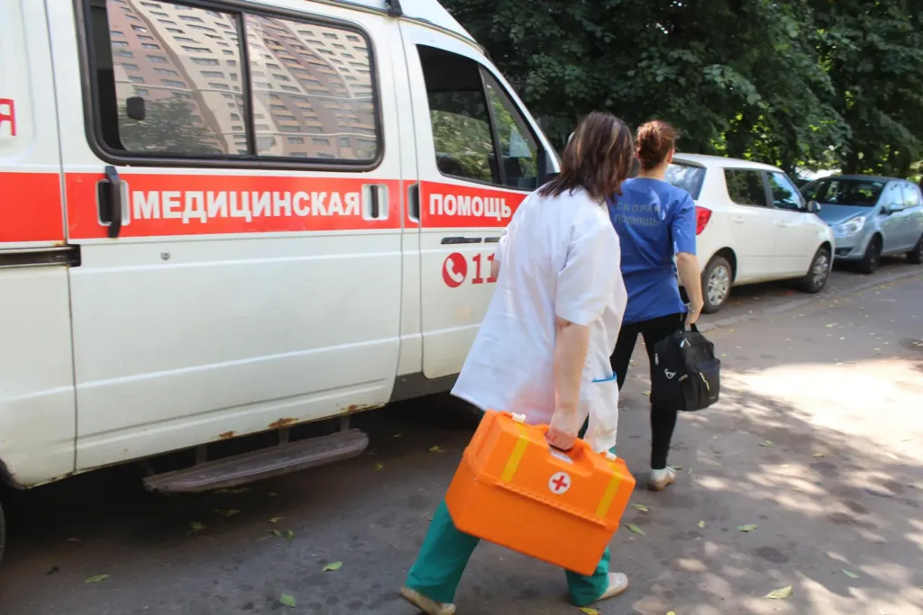 Саратовцам напомнили, когда нужно вызывать скорую помощь